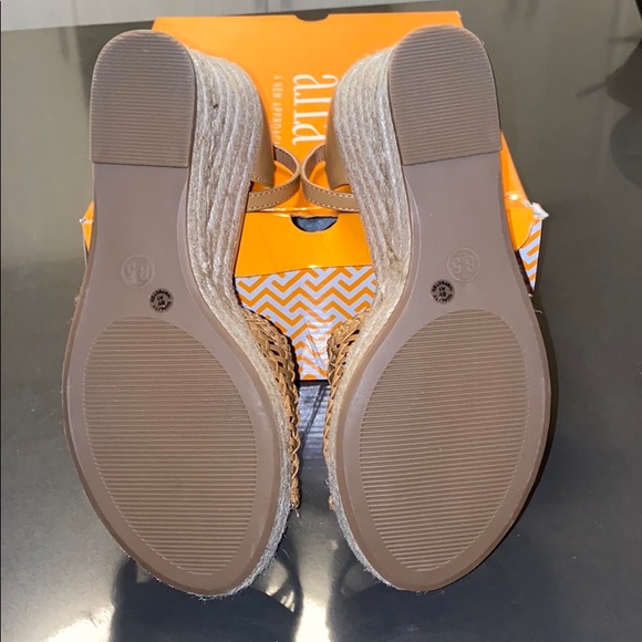 New Woman’s A.N.A. Wedge Sandals in Tan. - Picture 7 of 8